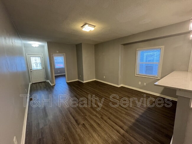 Building Photo - 2830 Central Ave