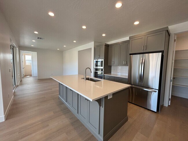 Building Photo - BRAND NEW 4 BEDROOM HOME OR RENT!
