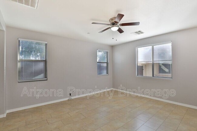 Building Photo - 3879 E Santa Fe Ln