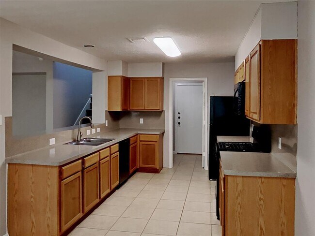 Building Photo - 6811 Rustic Pecan Ln