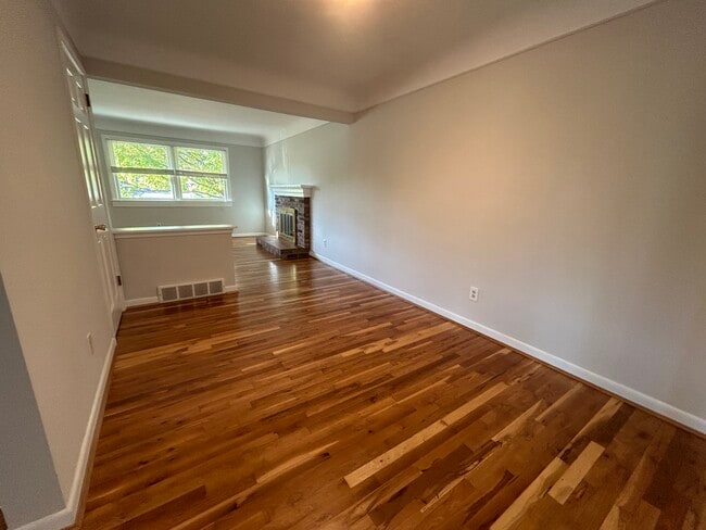 Building Photo - 4604 Largo Dr