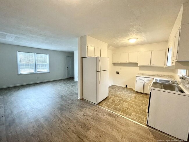 Building Photo - 820 Pilot Ave