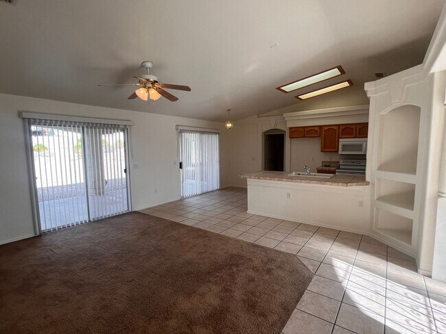 Foto del edificio - PRICE DROP! 4 bedroom, 2 bath Longterm Unf...