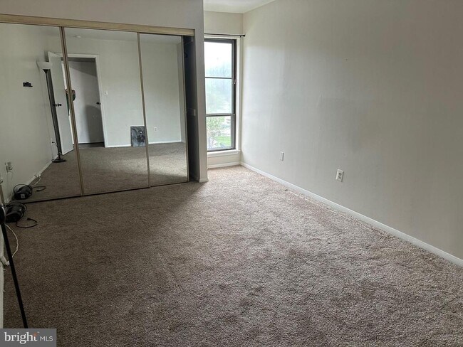 Building Photo - 8502 Barrington Ct