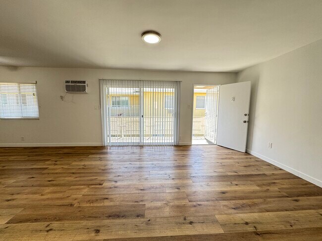Foto del edificio - 14443 Dickens St