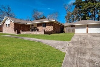 Building Photo - 2662 S Woodloch St