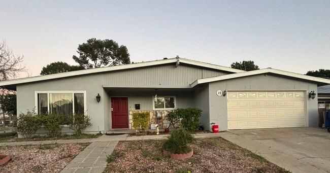 Building Photo - 12 S Wendy Dr