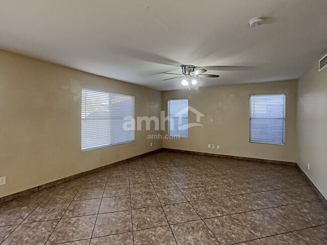 Foto del edificio - 12530 W Virginia Avenue