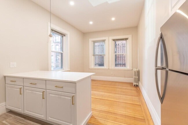 Building Photo - 479 Beacon St