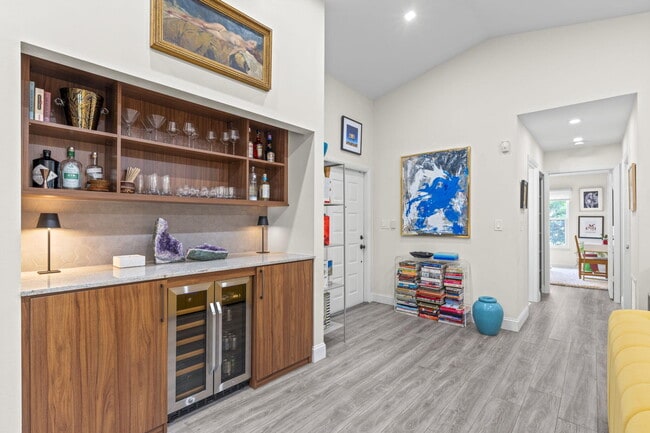 Foto del edificio - 2474 Bedford Mews Dr