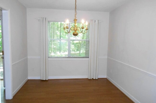 Dinig Room - 1105 Rutledge Ave