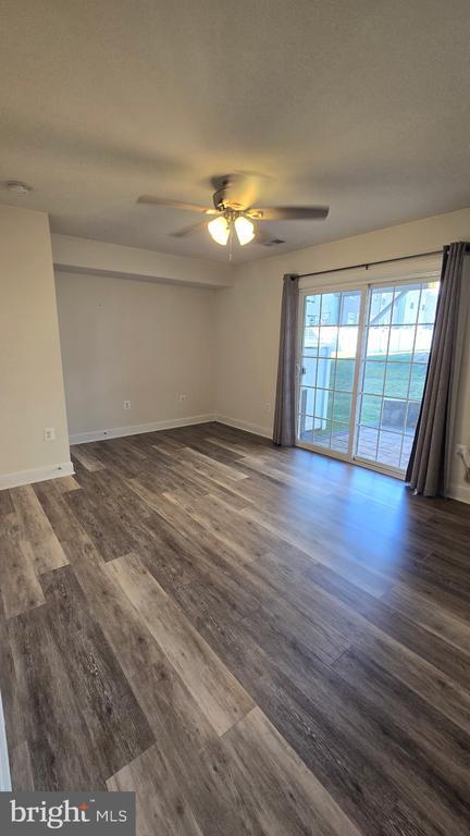 Building Photo - 8754 Elsing Green Dr