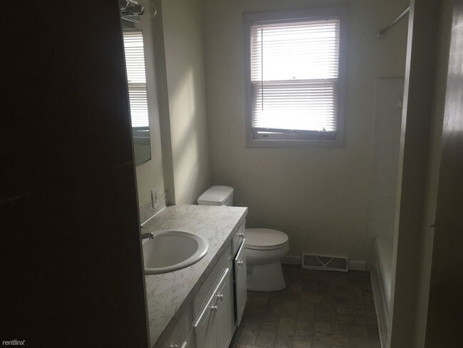 Building Photo - 1383 Carriage Hill Dr SE