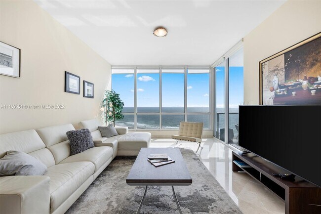 Foto del edificio - 100 South Pointe Dr
