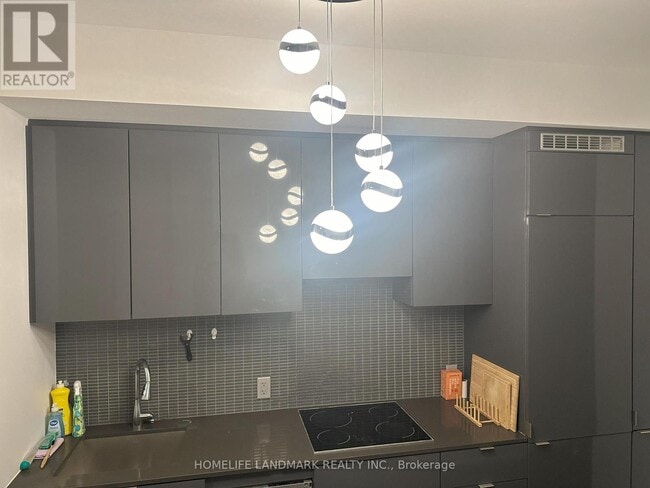 Building Photo - 7 Grenville St