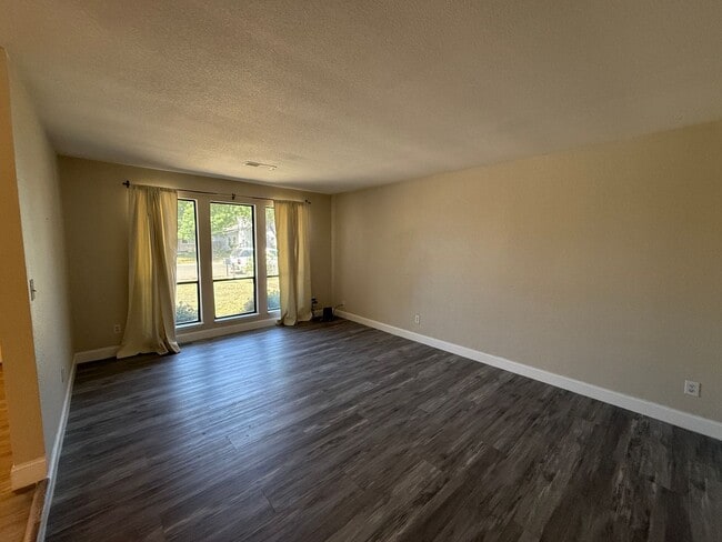 Building Photo - Updated single story home located in Ceres!