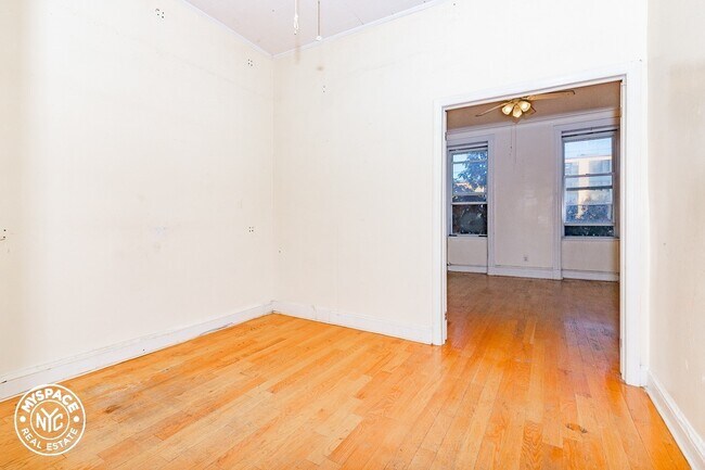 Building Photo - 191 Troutman St