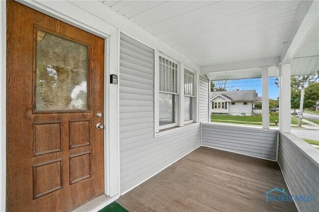 Building Photo - 3725 Leybourn Ave