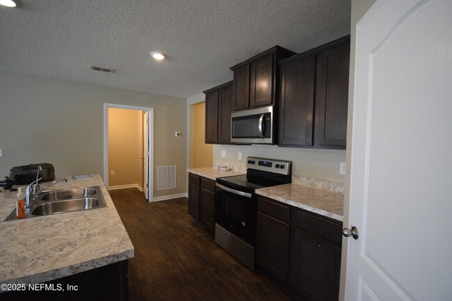 Building Photo - 3583 Sunfish Dr