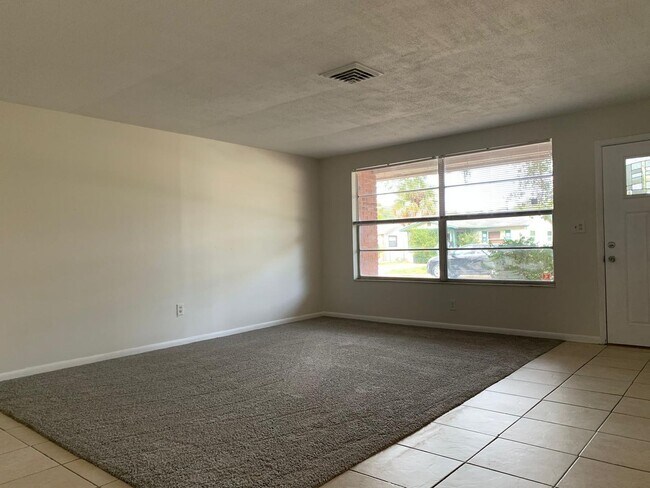 Foto del edificio - 3 Bedroom 2 Bath with Large Bonus Room