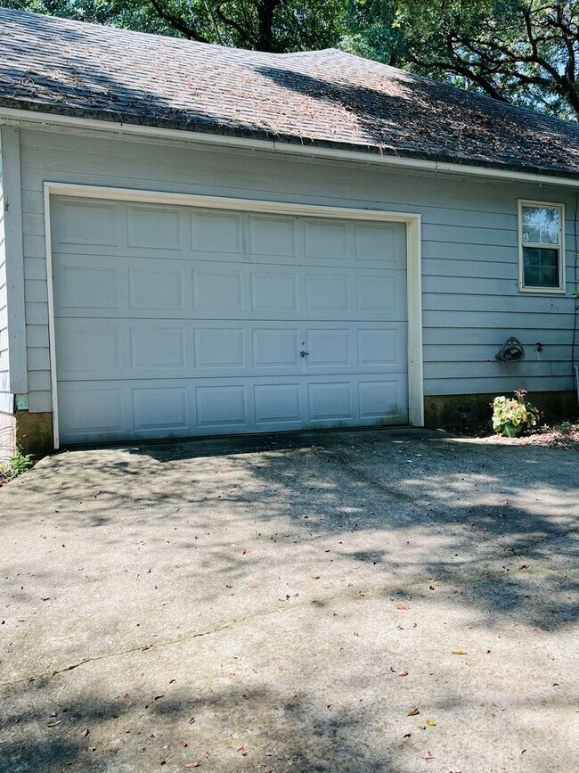 Foto del edificio - 3 BR/ 2 BA home located in Killearn Acres!