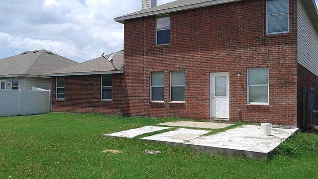 Building Photo - Room in House on W Grove Ln