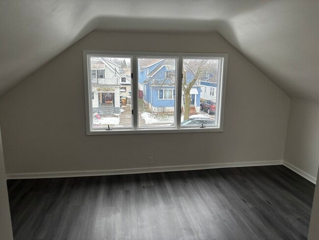 Building Photo - 70 Ivanhoe Rd