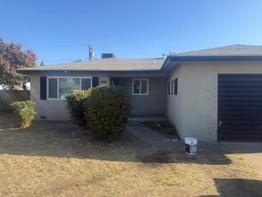 Building Photo - 834 W Rialto Ave