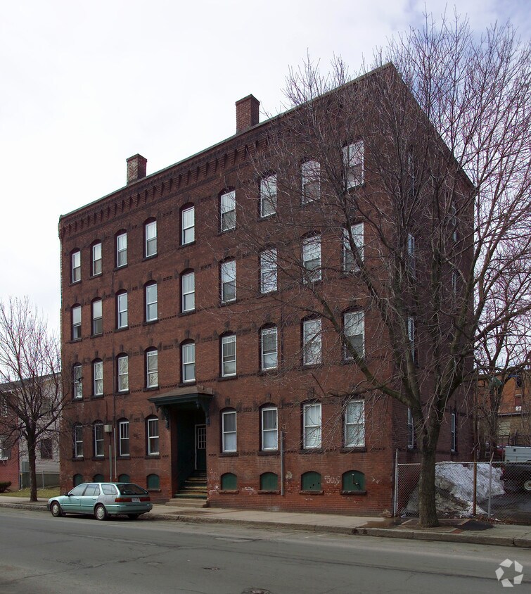 397 Maple St, Holyoke, MA 01040 Apartments in Holyoke, MA