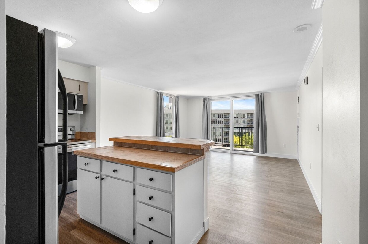 Photo - 1301 N Speer Blvd #604
