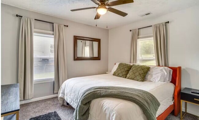 Foto del edificio - 524 Green Ln