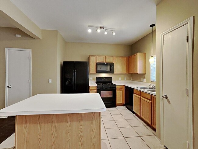 Building Photo - 29736 Sullivan Oaks Dr