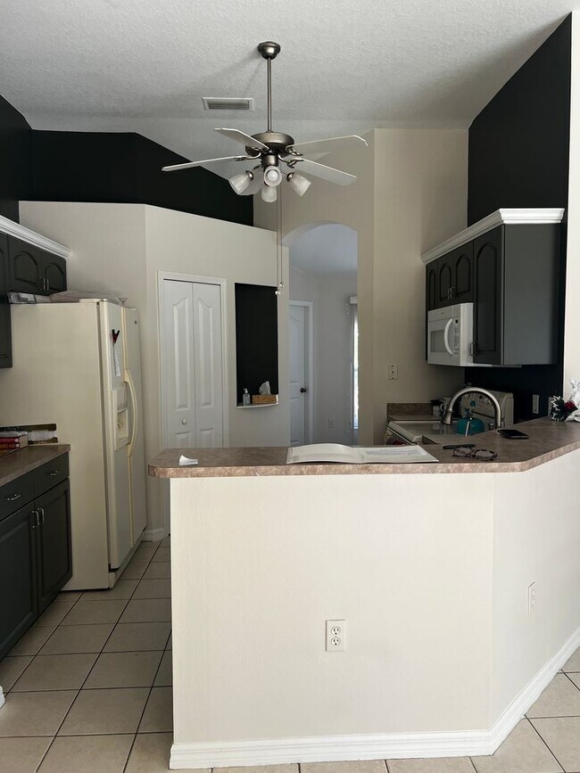 Building Photo - Deltona Lakes