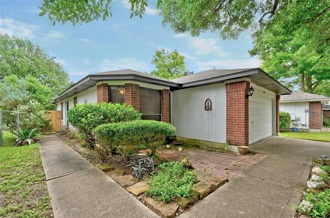 Building Photo - 8145 Huddleston Ln