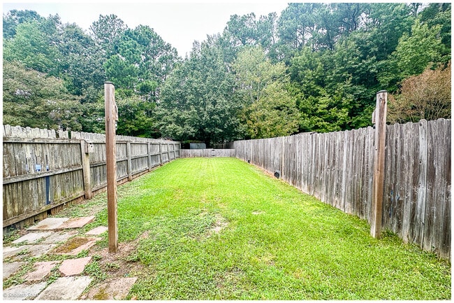 Building Photo - 904 S Lake Cir