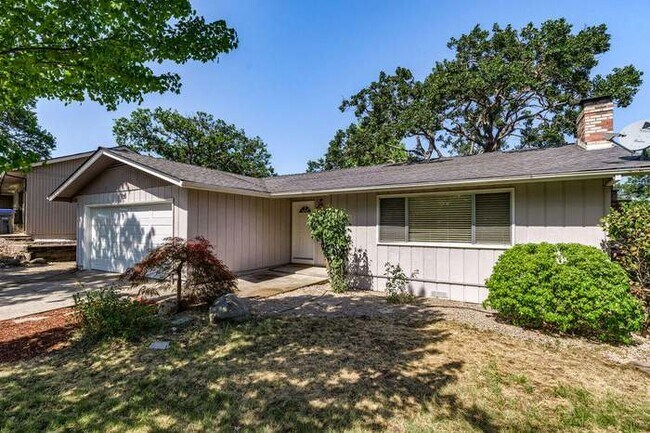 Foto del edificio - 735 Oak Knoll Dr