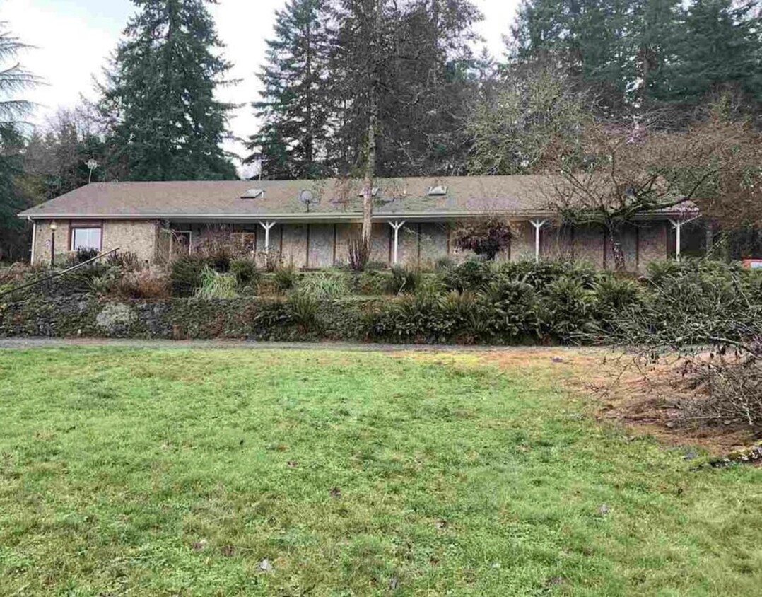 Foto principal - 3bd/2ba on 1.22 Acres! HARD TO FIND Countr...