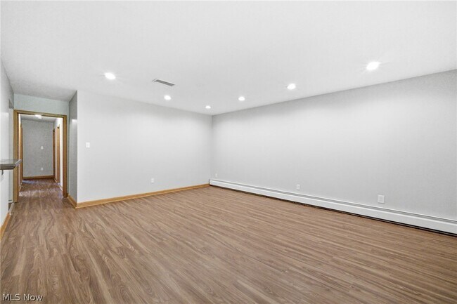 Foto del edificio - 1097 Oak Tree Rd