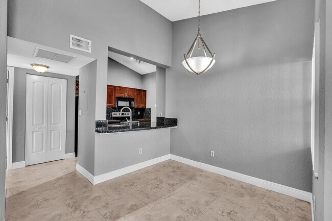 Foto del edificio - 2881 N Oakland Forest Dr