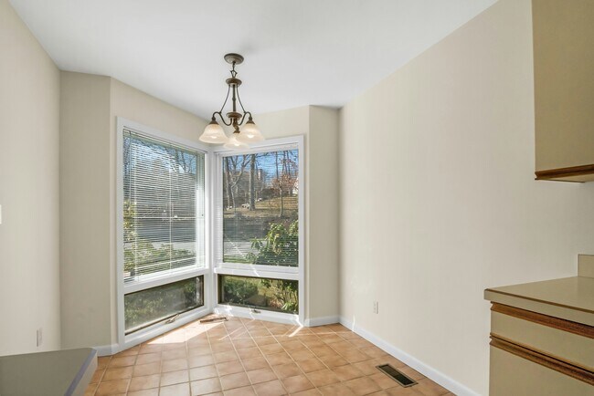 Foto del edificio - 1 Spring Pond Dr