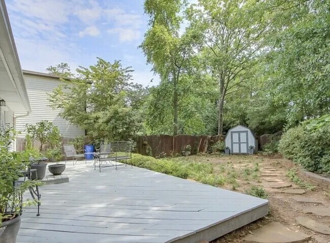 Foto del edificio - 121 Lockwood Terrace