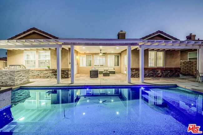 Foto del edificio - 82580 Yeager Way