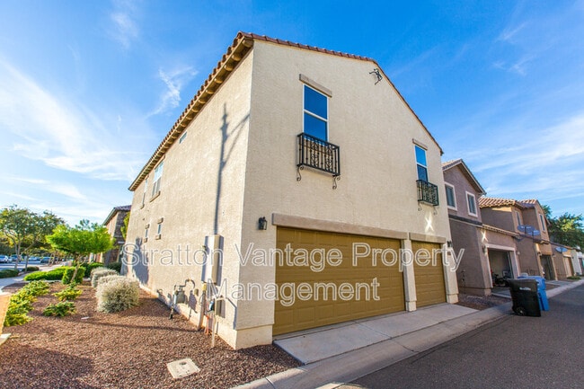 Building Photo - 976 S Adam Way