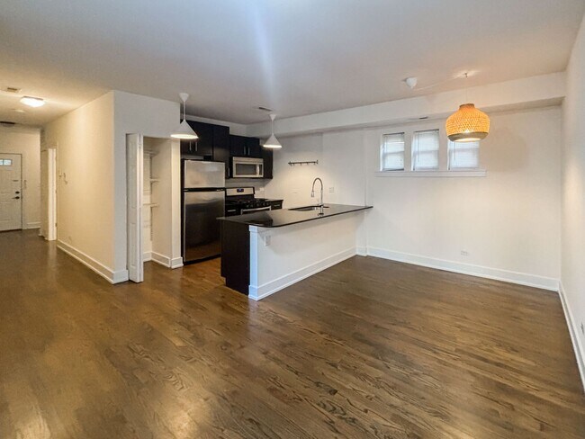 Foto del edificio - 5058 N Winchester Ave