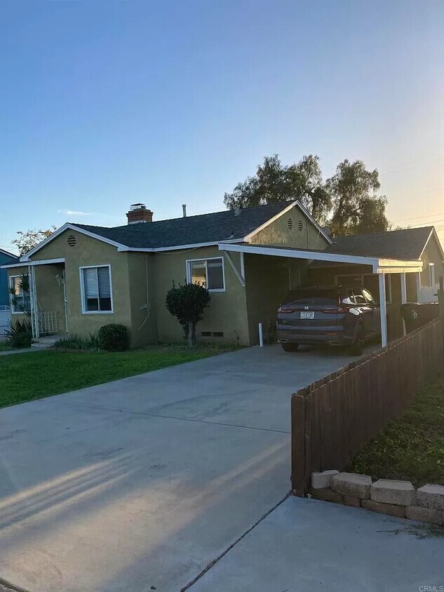 Primary Photo - 658 W Manor Dr