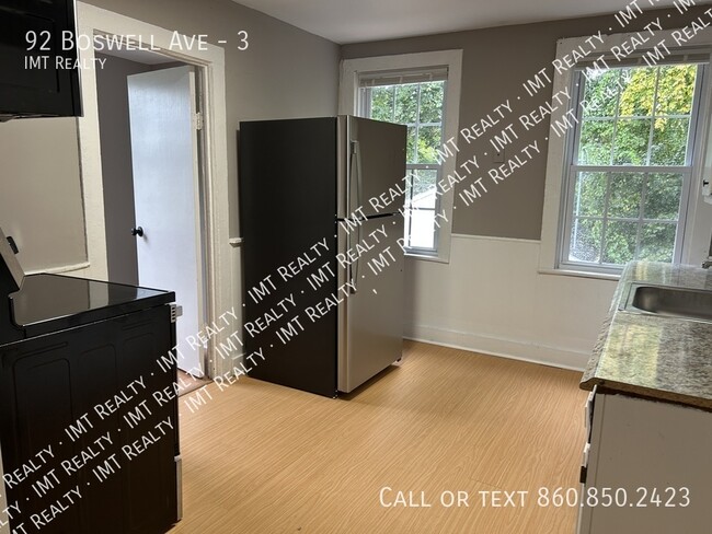 Foto del edificio - 92 Boswell Ave