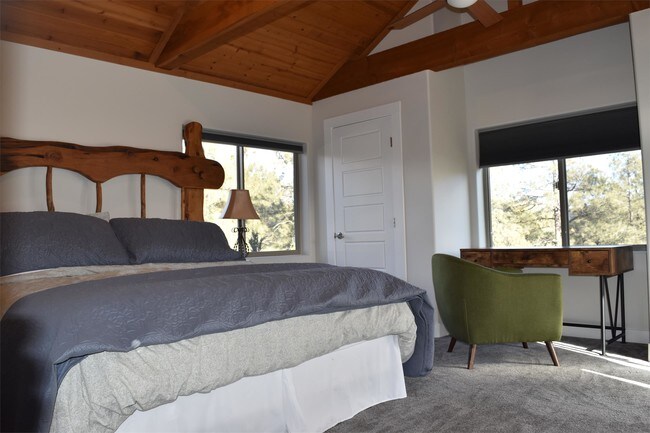 Foto del edificio - 864 W Pine Knoll Dr