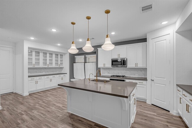 Foto del edificio - 7392 Mount Greylock Lp
