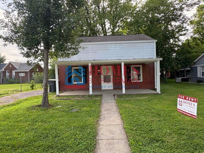Building Photo - Three Bedroom House | Detached Garage