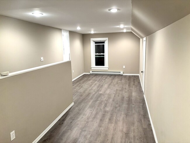 Building Photo - 904 W Lackawanna Ave